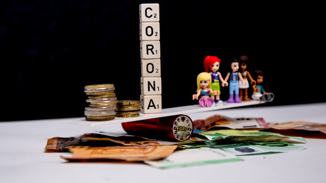 Finanzexperte zu Corona-Krediten vom IWF und Weltbank: "Länder bitten den Henker um Hilfe" (Video)