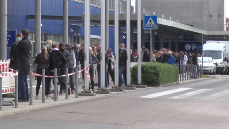 Dresden: Hunderte stehen Schlange für IKEA-Shopping nach Wiedereröffnung