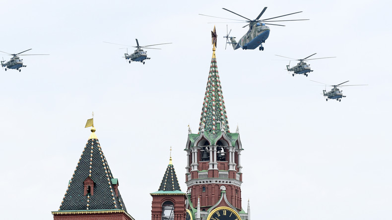 Flugschau über dem Roten Platz: Russische Luftwaffe probt für Gedenktag