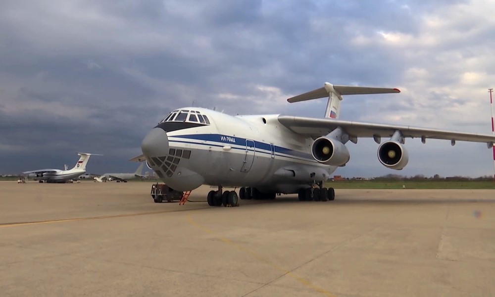 Achtes Flugzeug mit russischen Militärs kehrt nach Anti-Corona-Mission aus Italien zurück