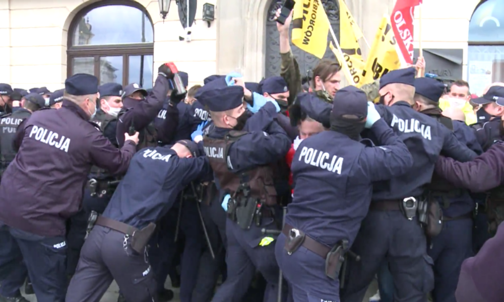 Polen: Verletzte und gewaltsame Zusammenstöße bei Anti-Lockdown-Protest