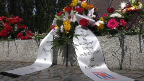 Zum 75. Jahrestag des Sieges über den Nationalsozialismus: Blumen an sowjetischen Kriegerdenkmälern