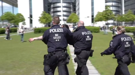 Tränengas und Festnahmen: Erneut Zusammenstöße zwischen Demonstranten und Polizei in Berlin