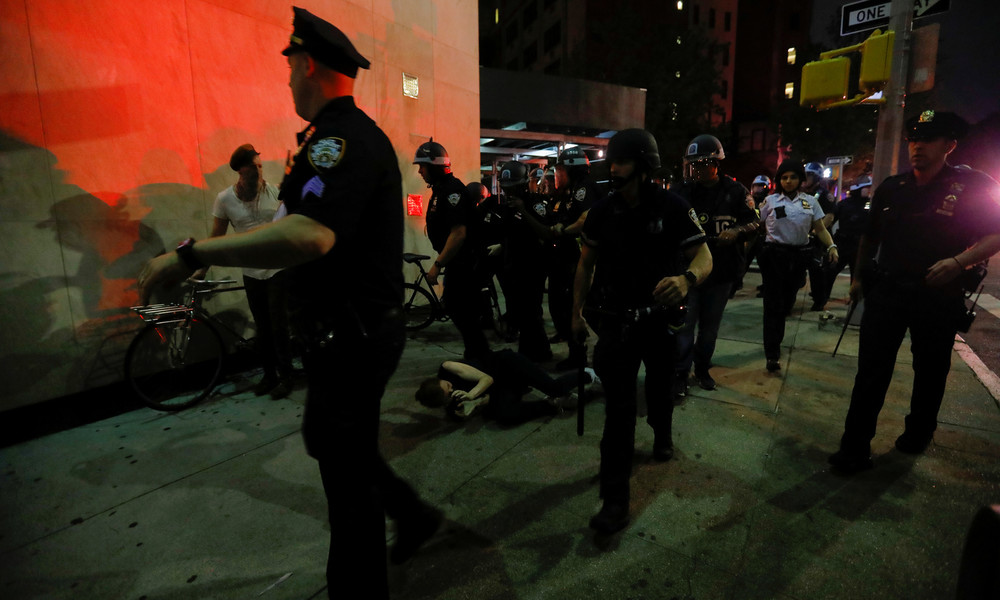 Polizeibrutalität: New Yorks Gouverneur stellt sich hinter Beamte und leugnet Gewalttaten
