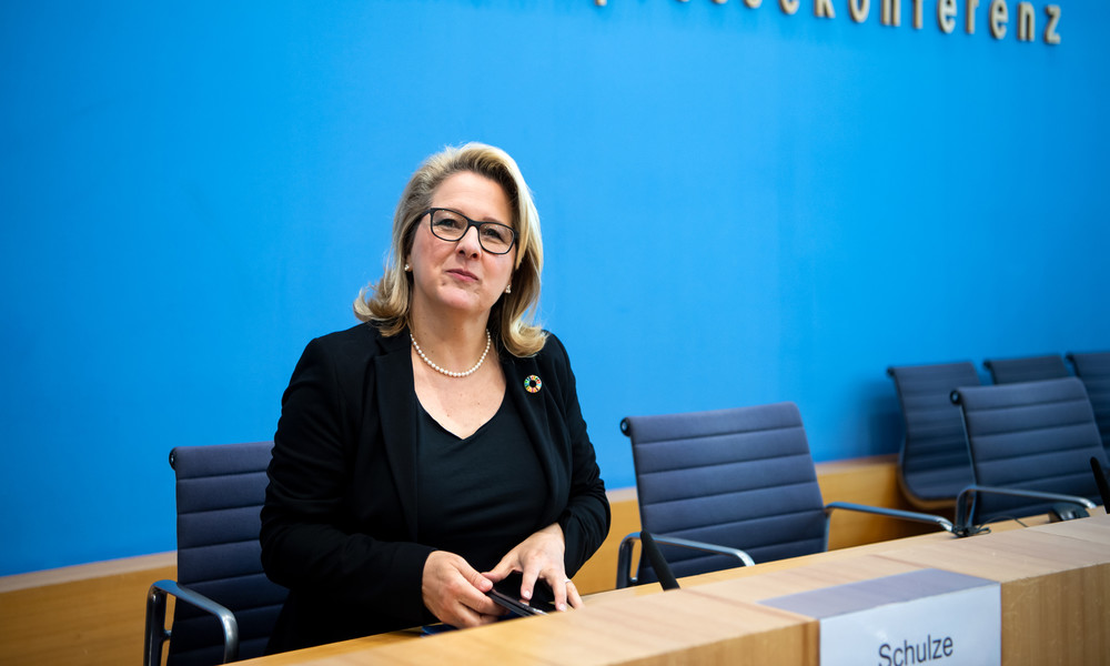 LIVE: Umweltministerin Svenja Schulze gibt Pressekonferenz zur Corona-Auswirkung auf die Umwelt