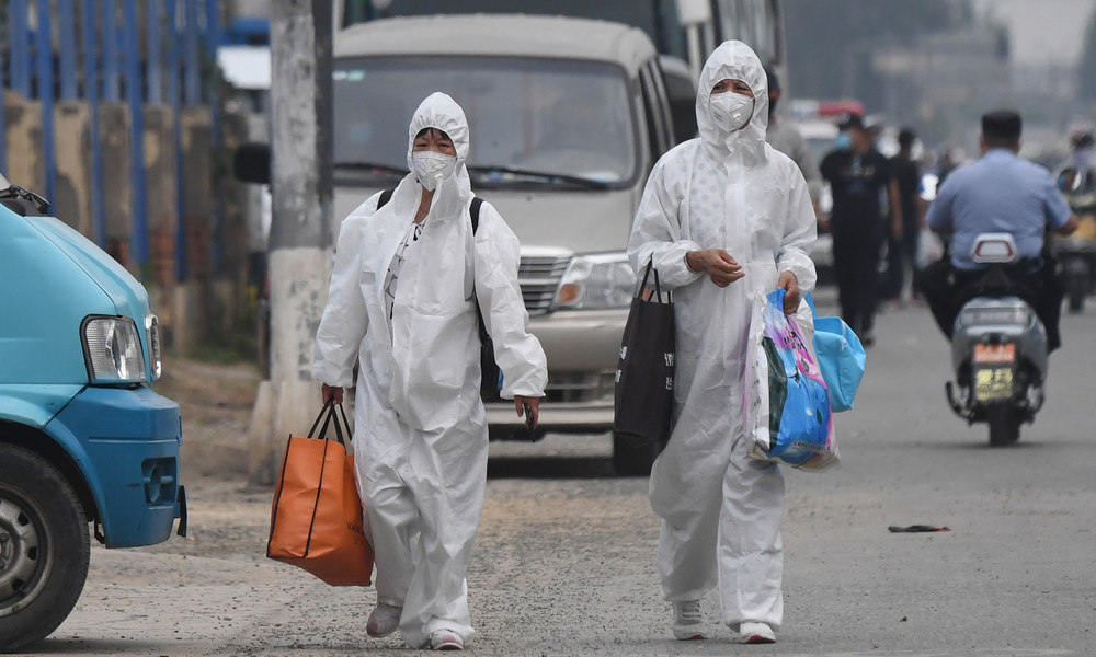 Corona-Ausbruch auf Großmarkt in Peking: Behörden riegeln elf Wohnblocks ab