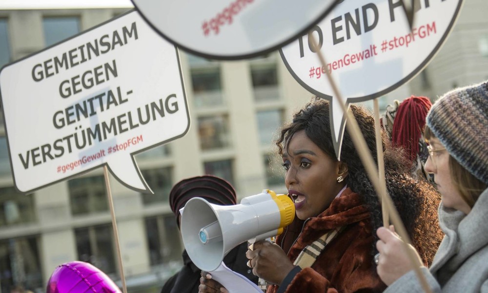 Martyrium weibliche Genitalverstümmelung: "Das, was Mutter macht, ist illegal!"