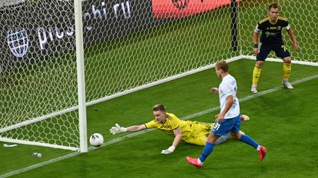Glorreiche Niederlage: Fußballspiel zwischen "Schülern" und Erwachsenen in Russland macht Furore