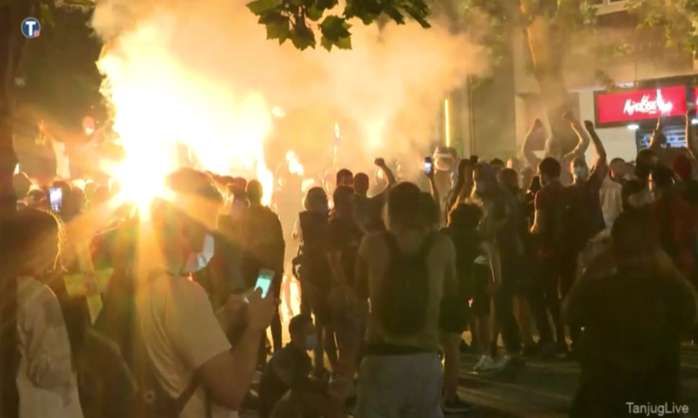 Nach Anti-Lockdown-Protest: Wieder Unruhen und Ausschreitungen in Belgrad