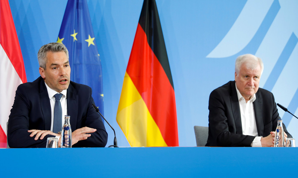 LIVE: Innenminister von Deutschland & Österreich geben Pressekonferenz bei Migrationsgipfel in Wien