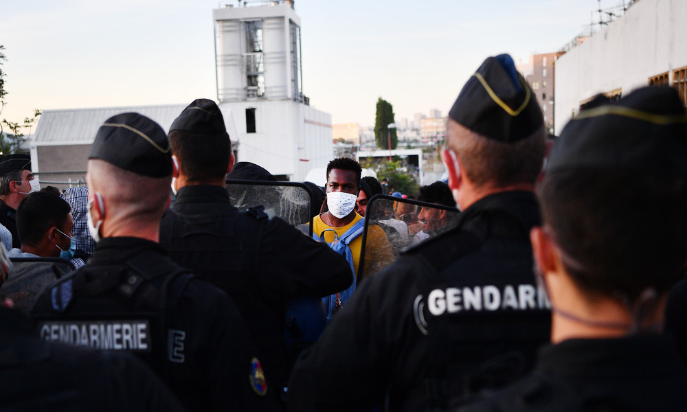 Polizei räumt Migrantenzeltlager bei Paris