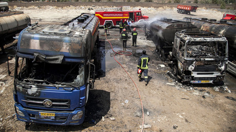 Welle von mysteriösen Explosionen im Iran hält an – Tanklaster in Brand geraten (Video)