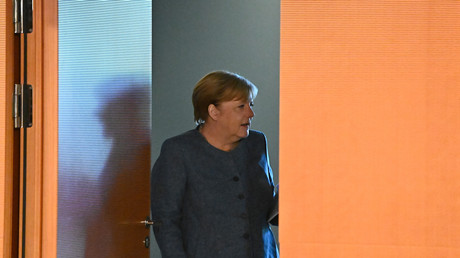Angela Merkel: "Man muss die Zügel anziehen, um bei Corona nicht in ein Desaster reinzulaufen"