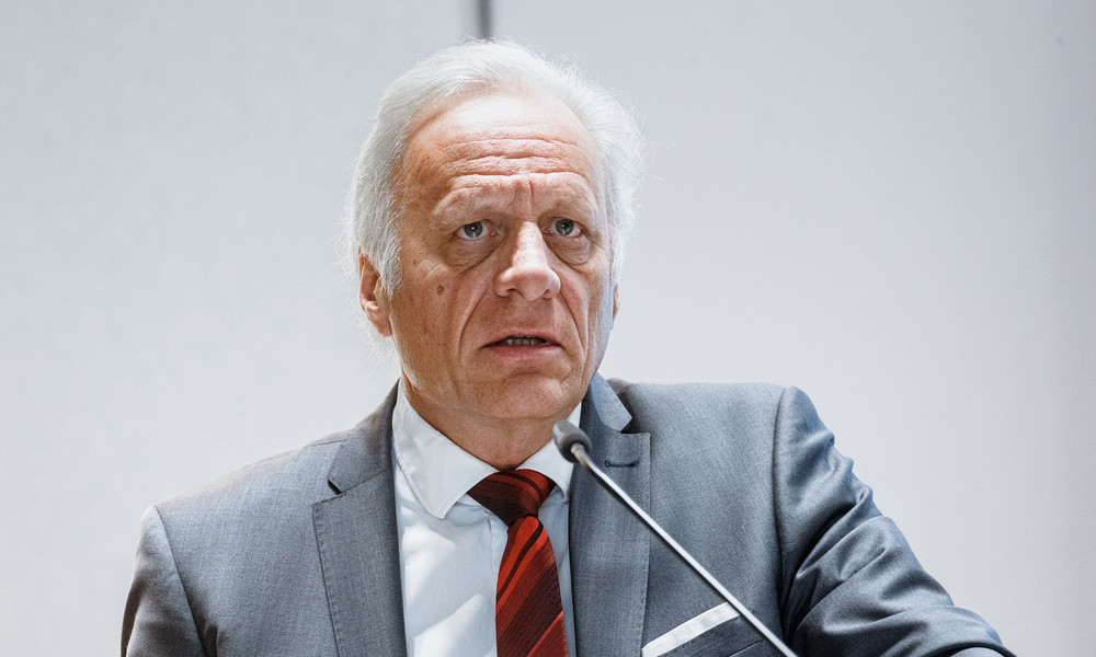 Hamburger Ärzte-Chef Walter Plassmann über Corona: "Gelassenheit ist angebracht"