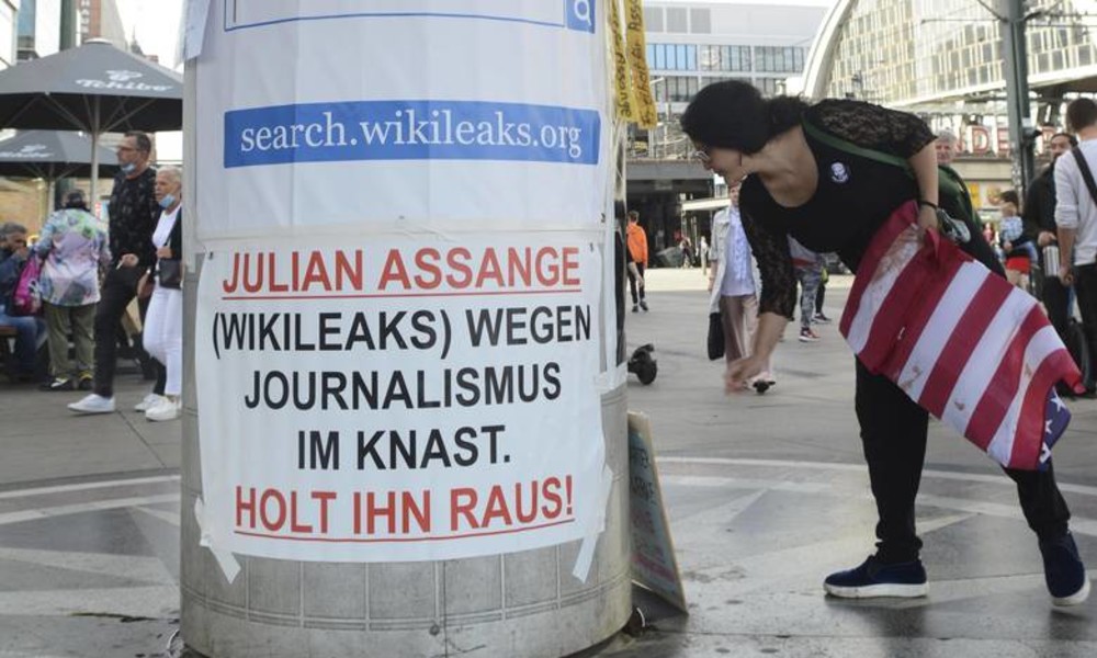190 Staats- und Regierungschefs, Diplomaten und Anwälte fordern Freiheit für Assange (Video)