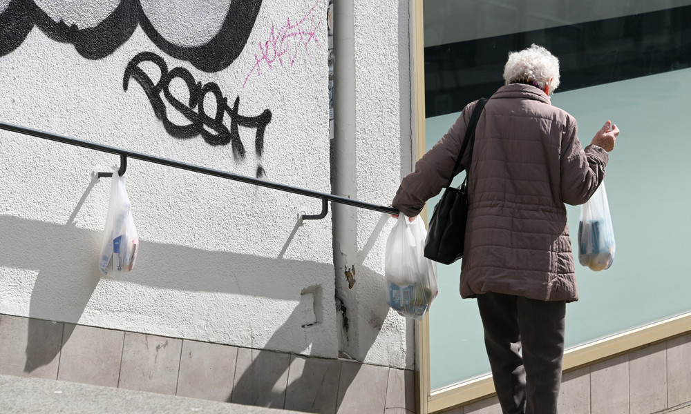 Altersarmut: Armutsgefährdung in Deutschland vor allem für Menschen ab 65 Jahren gestiegen