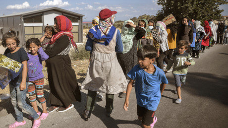Merkel und Seehofer wollen 1.500 Migranten von Lesbos aufnehmen