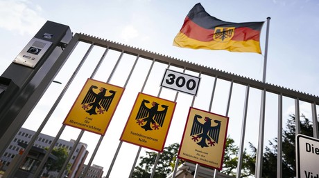 Blinder Fleck Extremismus: MAD soll zusammen mit Verfassungsschutz und "aggressiver" ermitteln