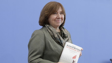 Weißrussische Literaturnobelpreisträgerin Alexijewitsch verlässt Heimat – "keine Flucht"
