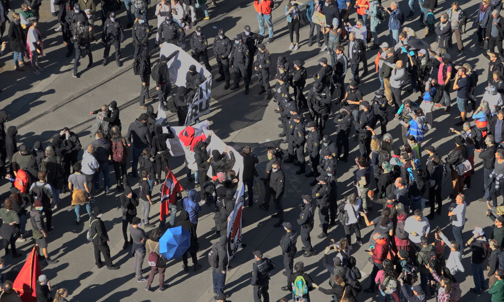 Konstanz: Demonstration der Querdenker und Gegenproteste