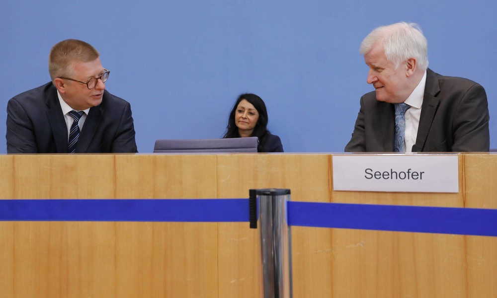 Rechtsextremismus in Behörden: Seehofer spricht vom "dicken Problem"