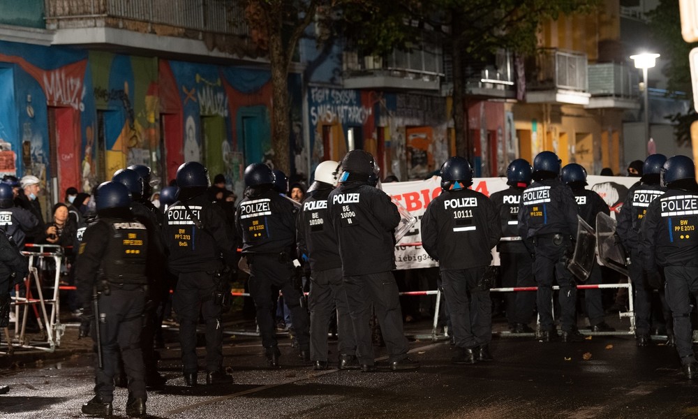 LIVE: RT Deutsch berichtet von der Räumung der "Liebig34" in Berlin