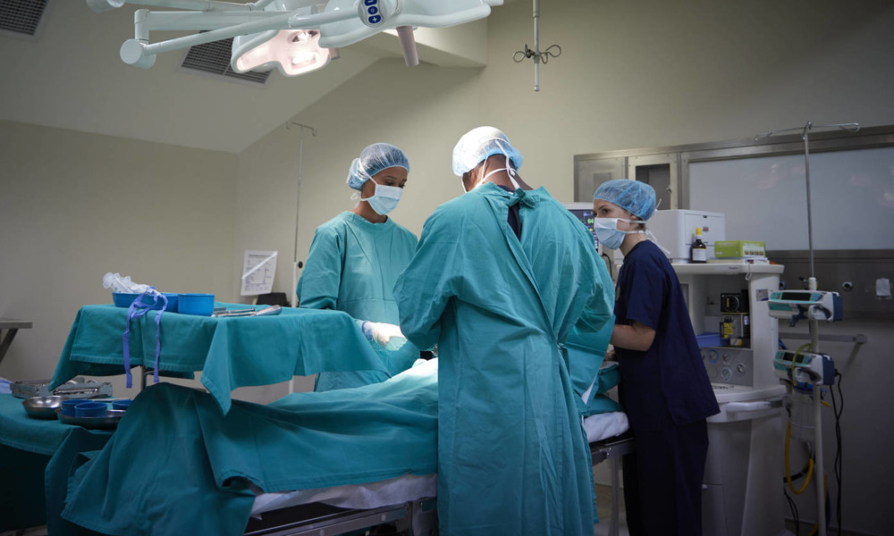 Corona: Erste Kliniken wollen wieder Operationen verschieben