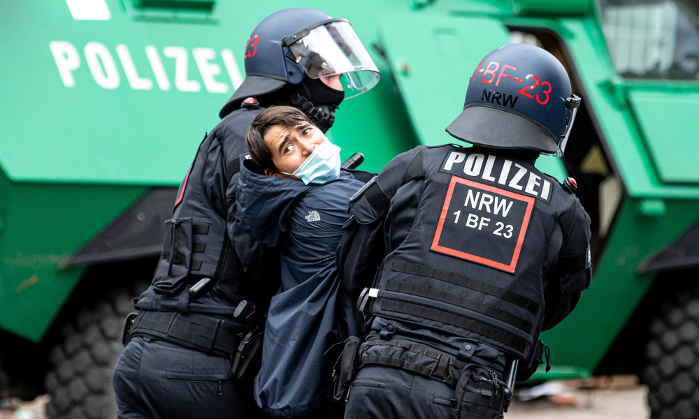 Nach Räumung von Liebigstraße 34: Journalistenverband erhebt schwere Vorwürfe gegen Polizei