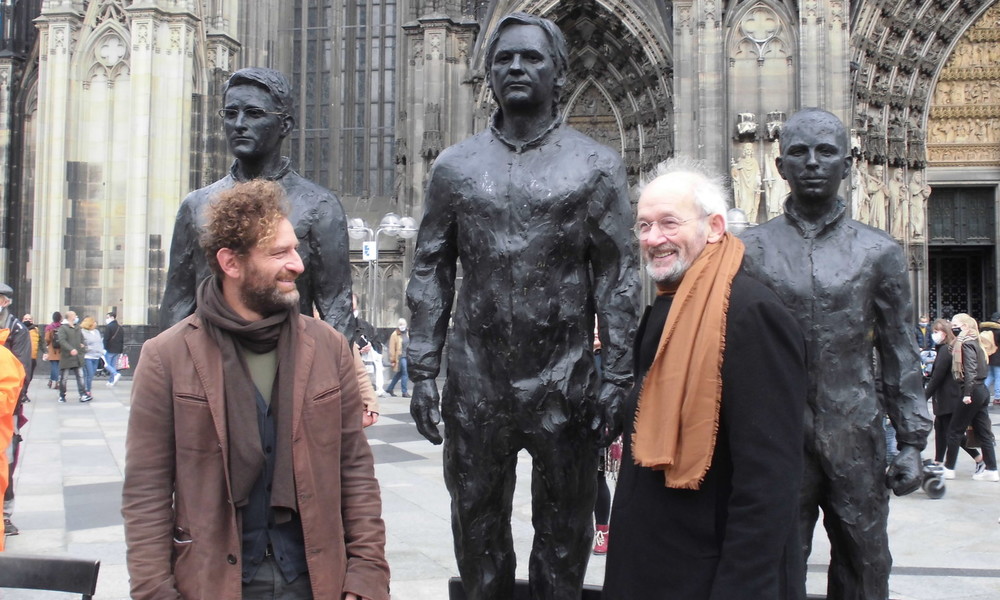 Zur Verteidigung der freien Meinung: Whistleblower-Skulptur "Anything to Say?" in Köln