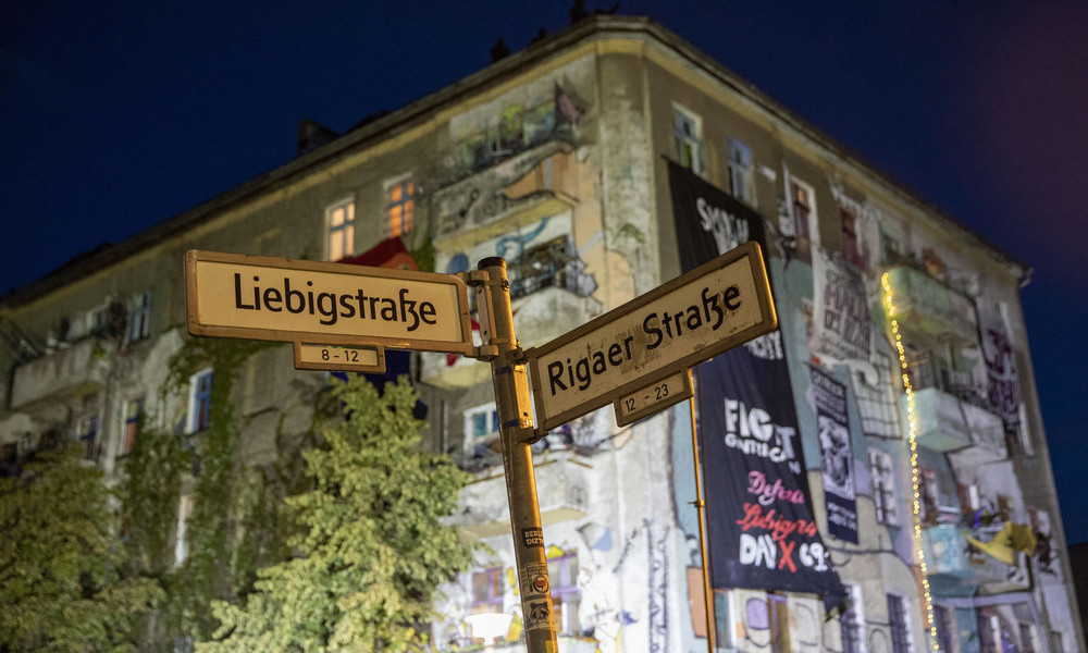 Berlin: Feuer vor dem ehemals besetzten Haus "Liebig34"