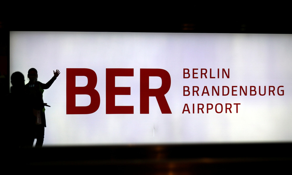 Nach etlichen Genickbrüchen: BER-Flughafen eröffnet ohne Fanfare am 31. Oktober