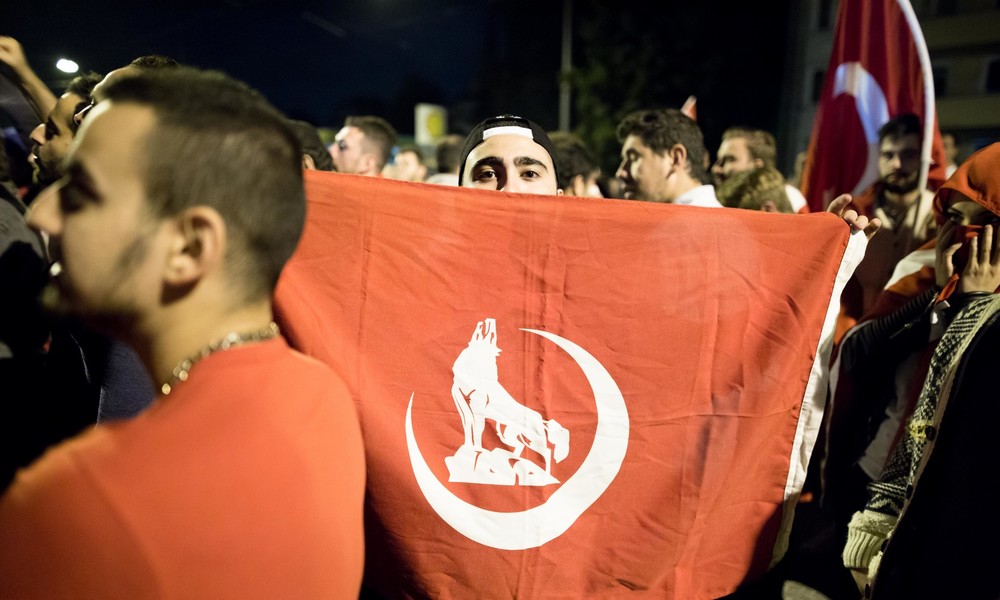 Frankreich: Verbot der türkischen rechtsextremen Grauen Wölfe in Planung