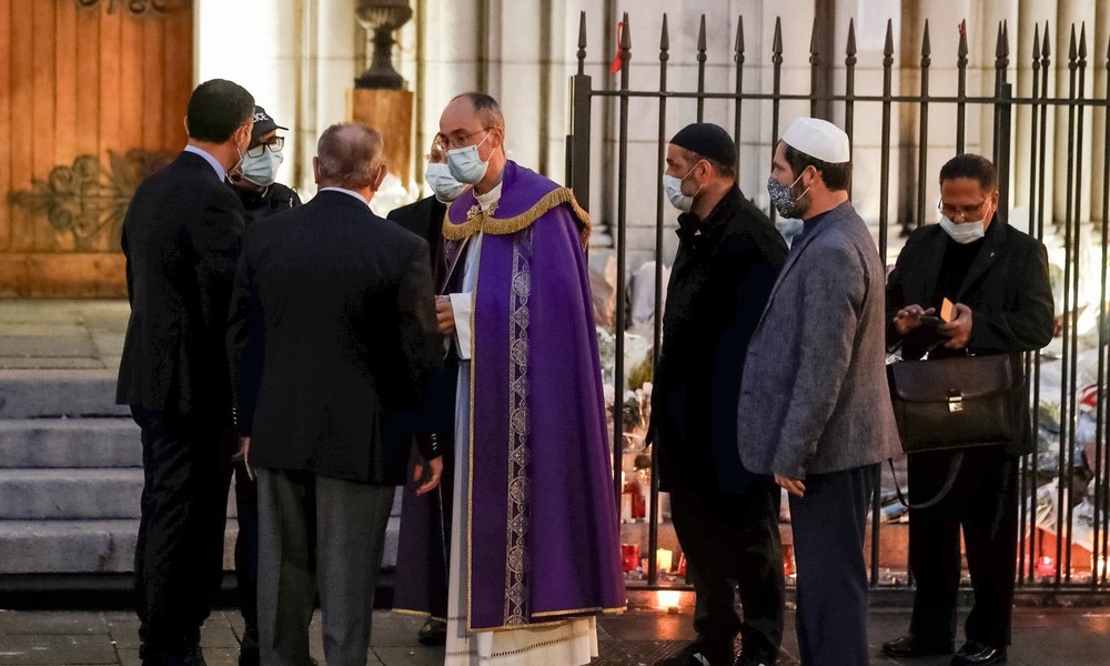 Frankreich: Muslime beschützen christliche Kirche nach Messerattacke in Nizza