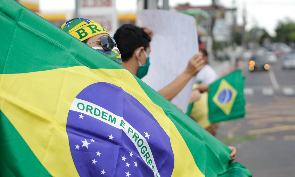 Attentate, uneinige Linke und kandidierende Militärs: Richtungsweisende Kommunalwahlen in Brasilien