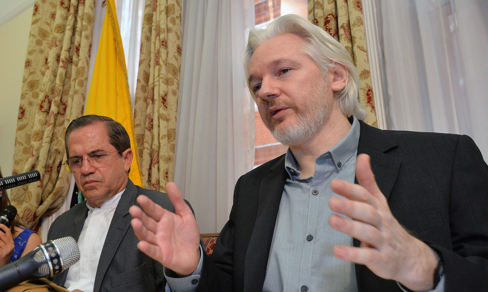 WikiLeaks Gründer Assange:  "Google ist eine privatisierte Fassung der NSA"