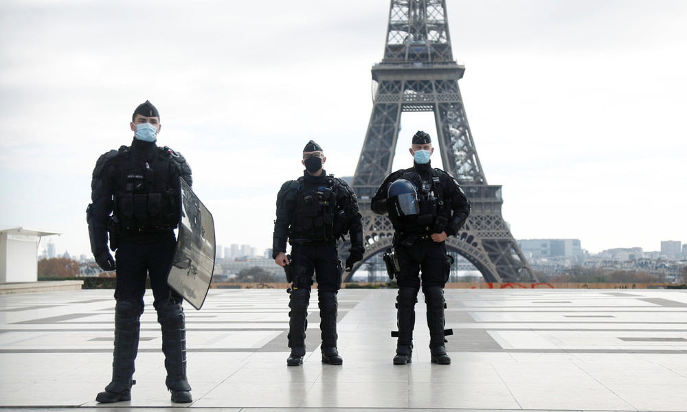 Schock über brutales Video: Pariser Polizisten attackieren schwarzen Mann