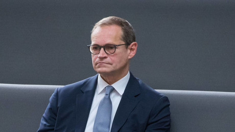 Berlins Regierungschef wirbt im Parlament um Unterstützung – am Tag vor Inkrafttreten des Lockdowns