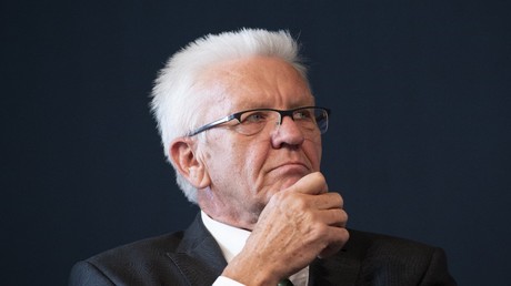 Ministerpräsident Winfried Kretschmann spricht von "Durchimpfung" der Bevölkerung
