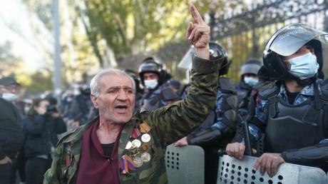 Armenien: Opposition fordert Rücktritt des Premiers – Gewalttätige Proteste gegen Friedenspakt