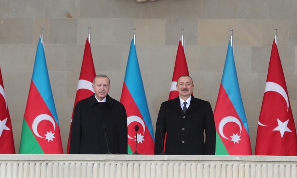 Siegesparade in Baku: Erdoğan provoziert Iran mit Gedicht über Grenzfluss Aras