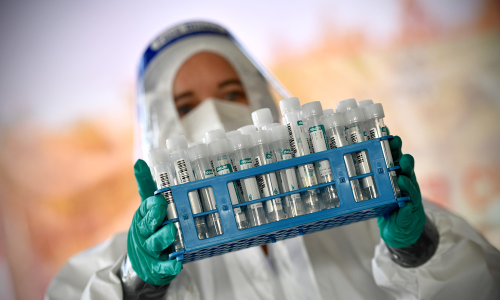 PCR-Testhersteller räumt ein: Hälfte der positiv Getesteten ist möglicherweise nicht infektiös