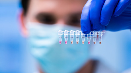 Keine "zweite Welle"? – Ex-Topwissenschaftler von Pfizer spricht von "Pseudo-Pandemie"