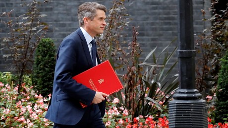 Nach Vakzin-Zulassung: Britischer Bildungsminister findet sein Land "viel besser" als USA und EU