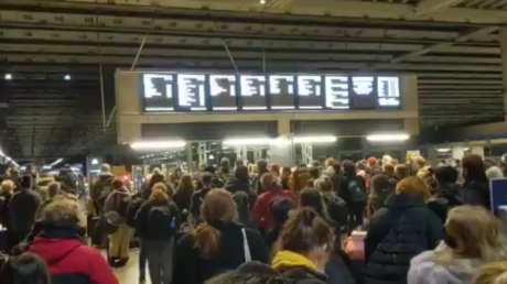 Corona-Mutation: Exodus aus London – Lauterbach warnt vor neuer Virusvariante