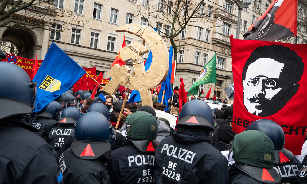 Berlin: Tausende erinnern an Luxemburg und Liebknecht – Polizei greift Demo an