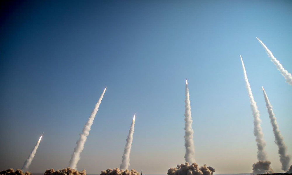 Iran testet ballistische Raketen mit 1.800 km Reichweite – USA schicken  B-52-Bomber in Nahen Osten