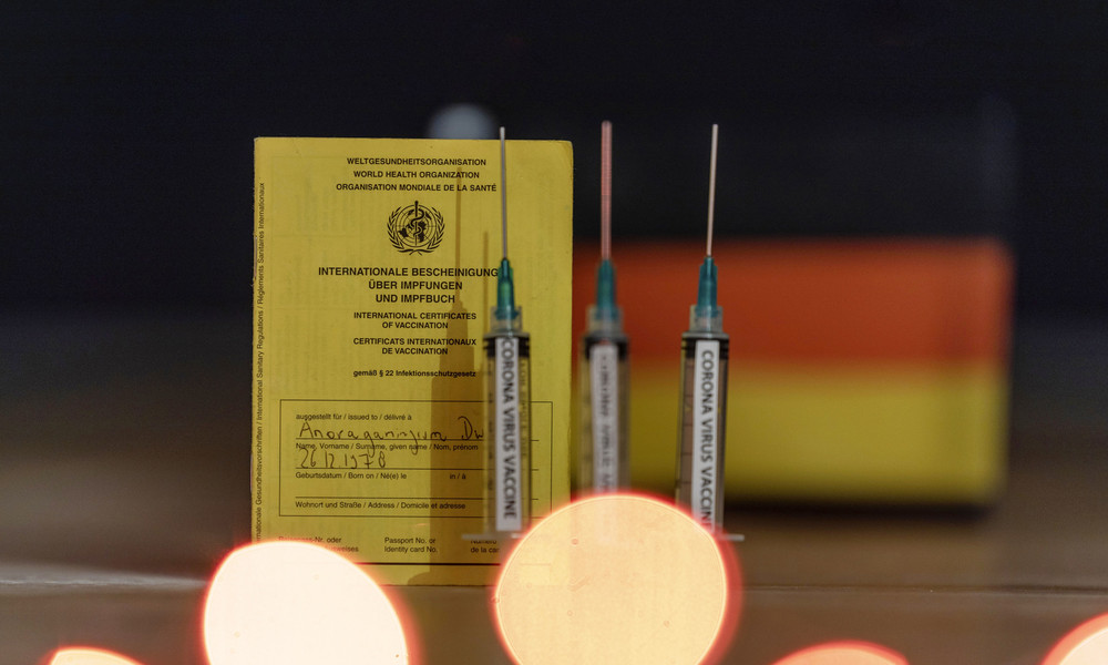 Deutschland: Erste Corona-Impfausweise ausgegeben