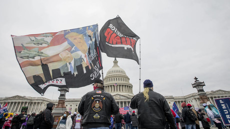 Schwerbewaffnete Polizisten räumen Kapitol nach fast vier Stunden Besetzung von Trump-Anhängern