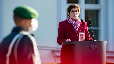 Trotz Corona-Krise: Verteidigungsministerin will keine Abstriche beim Rüstungsbudget