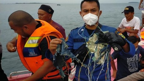 Kontakt zu Boeing 737 nach Start in Jakarta verloren – Verkehrsminister bestätigt Absturz